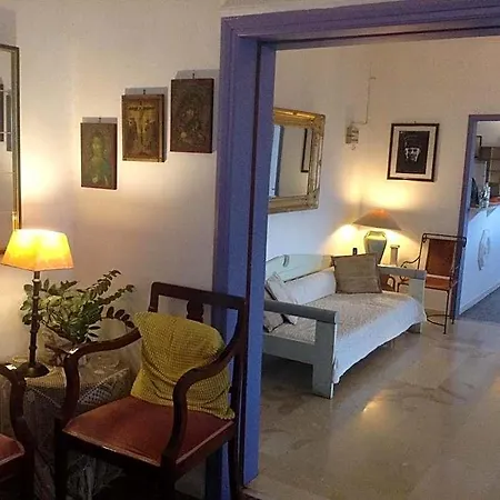 Hotel Akrotiri 2*