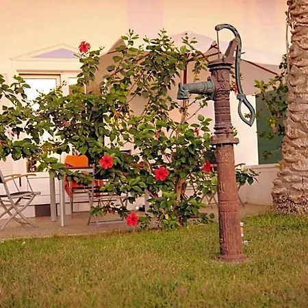 Hotel Akrotiri 2*