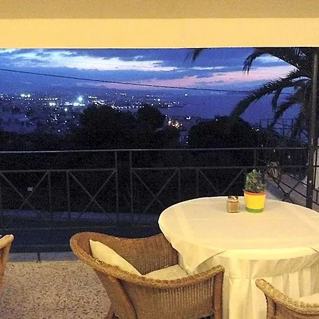 Akrotiri Hotel