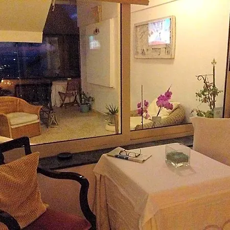 Hotel Akrotiri 2*